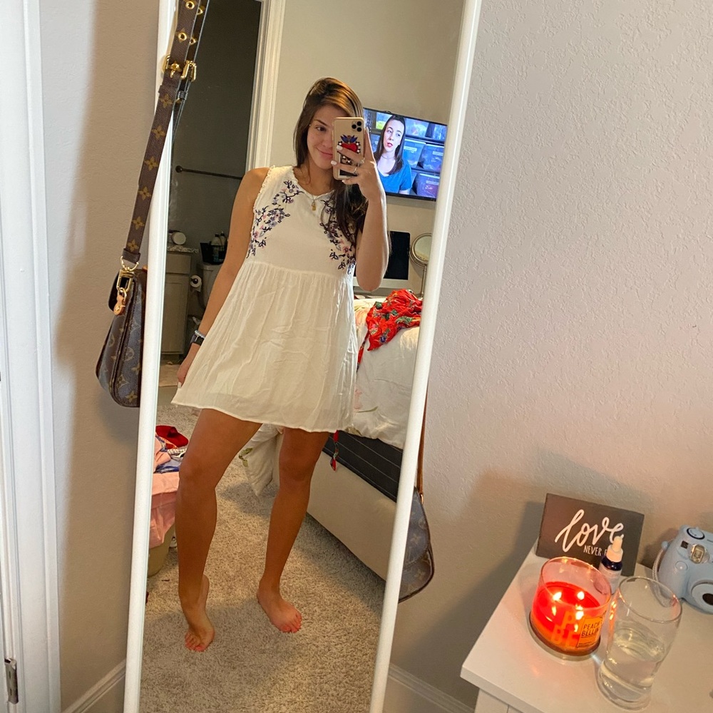 FRANCESCAS white dress with floral detailing